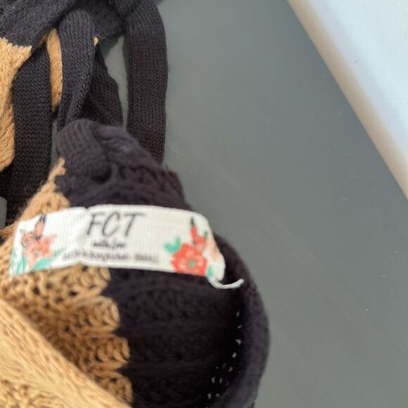 NWT-FULL CIRCLE TRENDS SWEATER - Picture 9 of 9